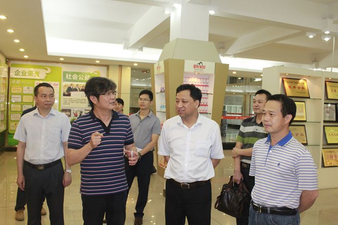 欽州市委副秘書(shū)長(cháng)陸全君一行到皇氏集團考察