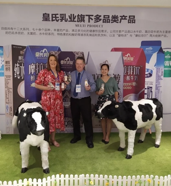 中澳友誼之花綻光彩，熱烈歡迎澳大利亞友城代表團到皇氏集團參觀(guān)考察