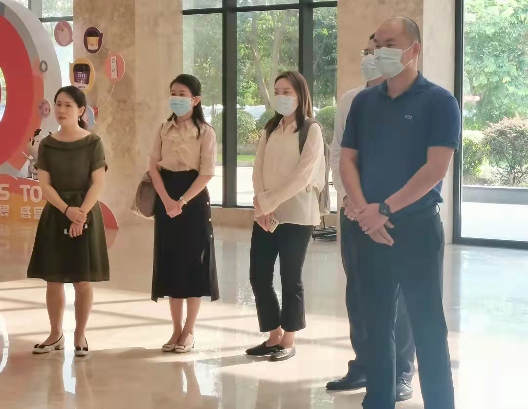 三亞崖州灣科技城管理局調研組一行蒞臨皇氏集團參觀(guān)考察