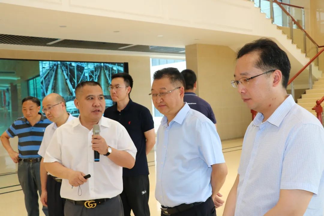 貴州省紀委省監委派駐第十三紀檢組、省工信廳一行蒞臨皇氏集團遵義乳業(yè)調研