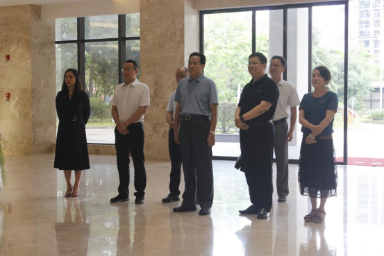自治區政協(xié)副主席、黨組副書(shū)記黃世勇一行蒞臨皇氏集團調研指導