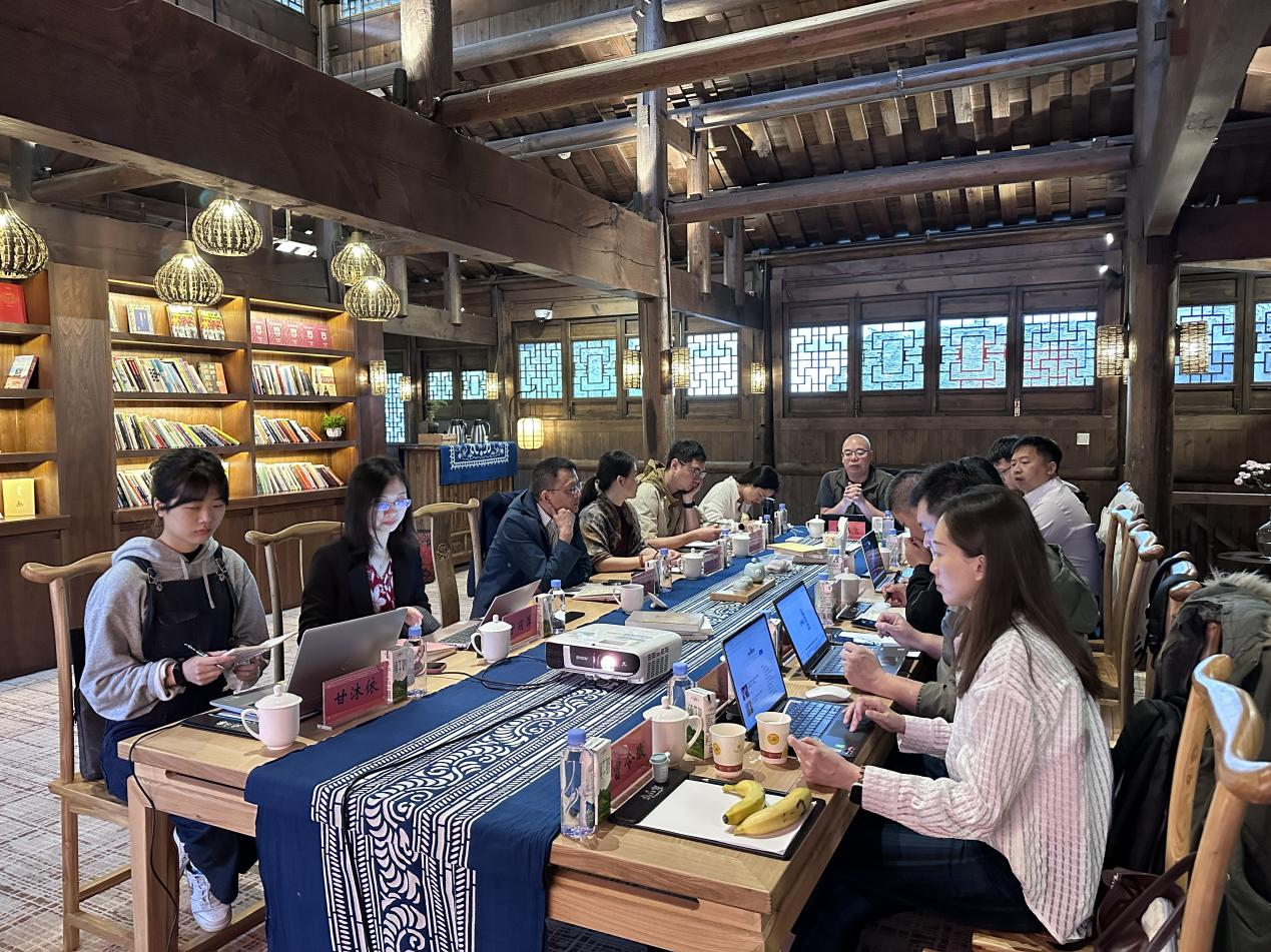 審視、轉變、闊步未來(lái)丨皇氏乳業(yè)集團召開(kāi)“優(yōu)化西南市場(chǎng)調整存量投資，加重華東市場(chǎng)打造增長(cháng)動(dòng)能”專(zhuān)題戰略研討會(huì )