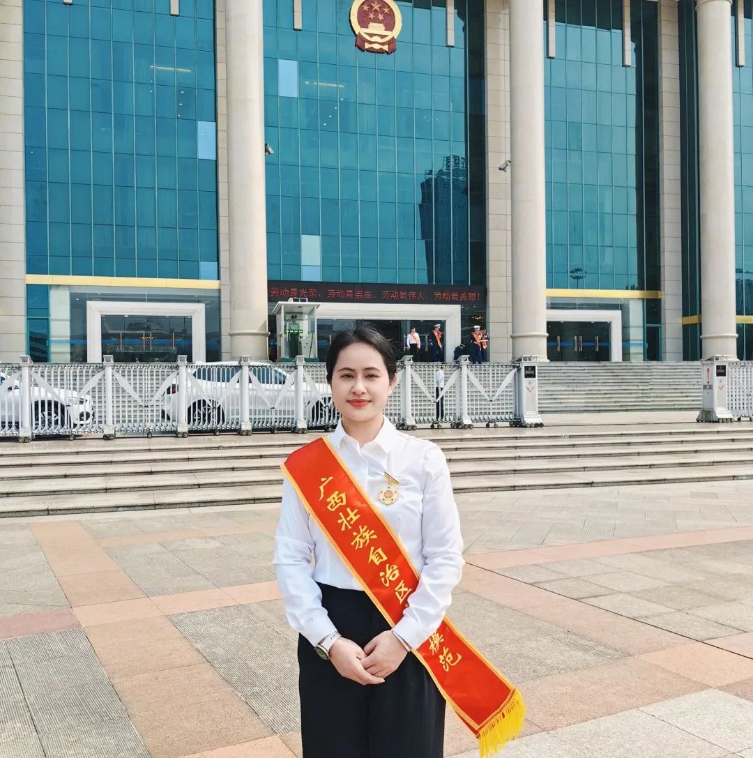 樹(shù)標桿，立榜樣丨皇氏集團石愛(ài)萍同志榮獲“廣西壯族自治區勞動(dòng)模范”稱(chēng)號！
