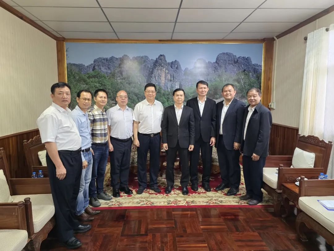 皇氏集團黃嘉棣董事長(cháng)一行與老撾國家農林部副部長(cháng)共話(huà)國際發(fā)展合作新篇章