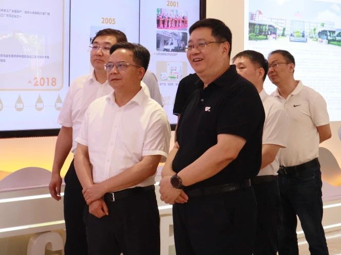 江西省委組織部副部長(cháng)王小林一行蒞臨皇氏集團走訪(fǎng)調研
