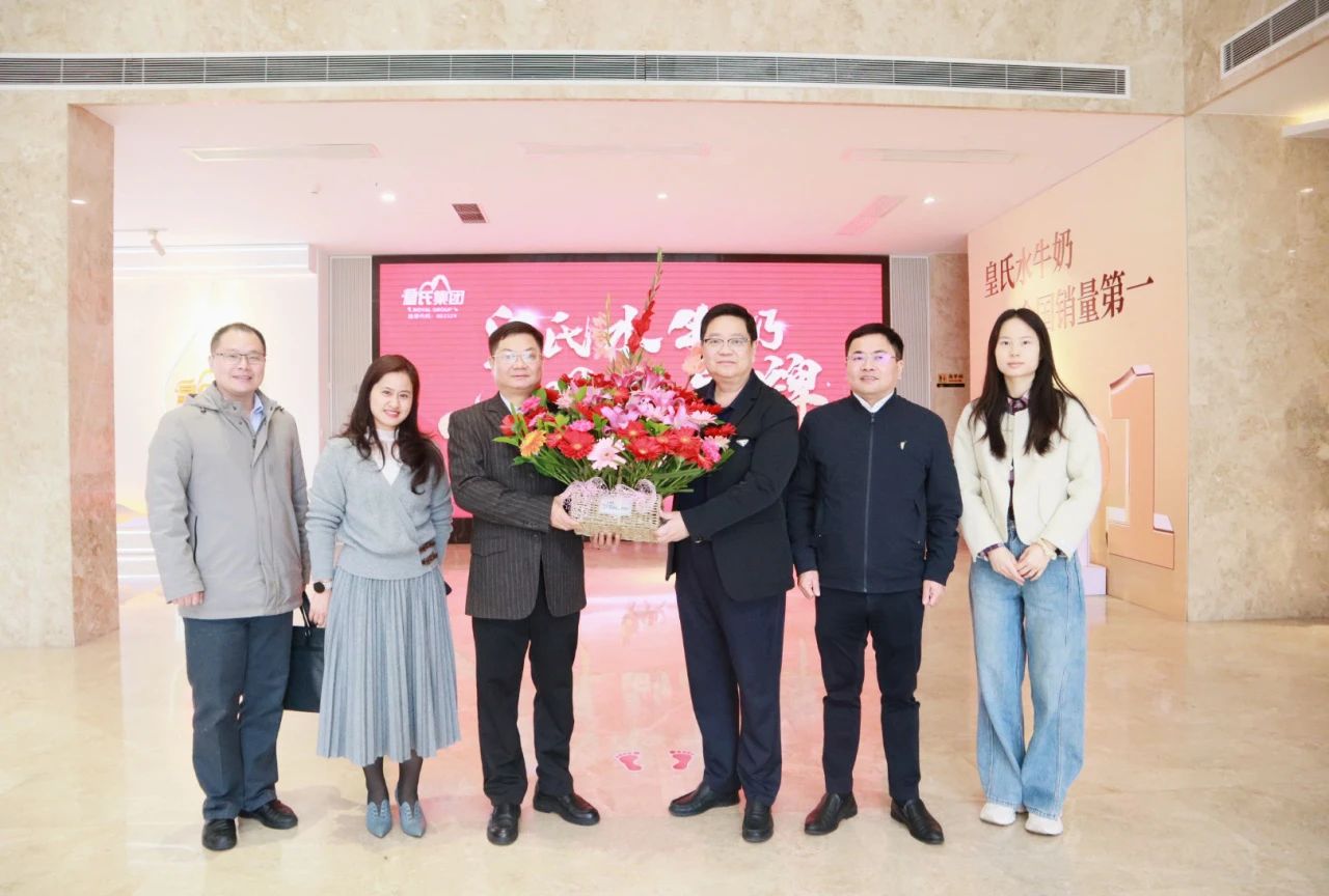 自治區工商聯(lián)黨組成員、副主席蔡家東到皇氏集團開(kāi)展春節走訪(fǎng)慰問(wèn)活動(dòng)